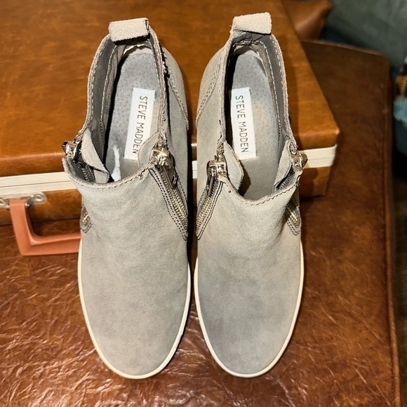 NWOB Steve Madden Women's Wedgie Sneaker Size 8M - Picture 1 of 7